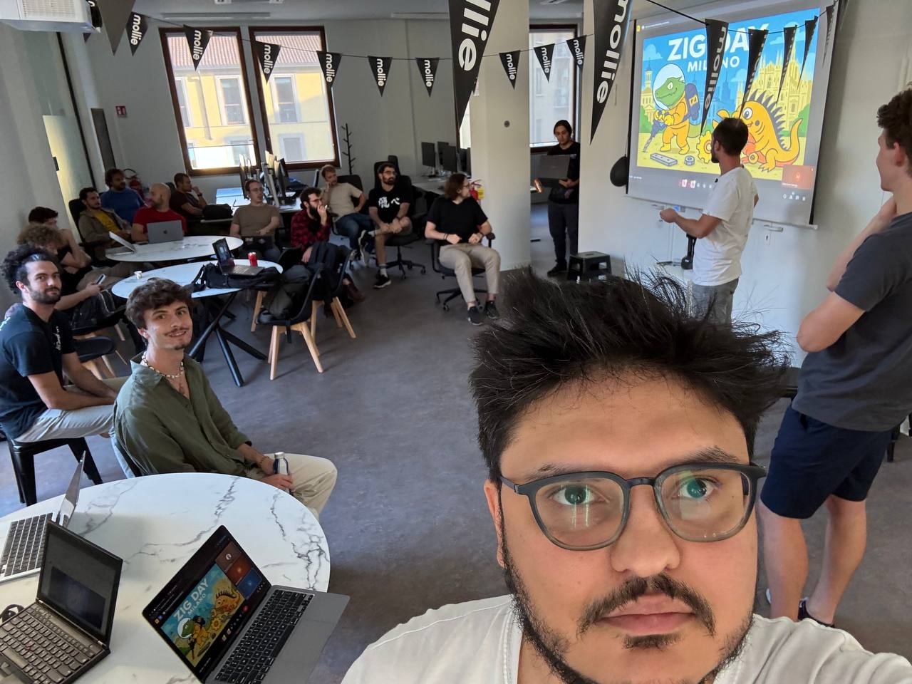 Loris Cro taking a selfie of the group during the closing talks session